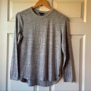 BANANA REPUBLIC grey sweater size medium petite long sleeve